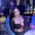 Roshni Walia Instagram - POV - you are out for dinner with me 🥰✨🔚 India