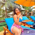 Roshni Walia Instagram - Pool day part 2 🍕🤪 . . . . . . #pool #poolday #pizza #ootd #potd #cute #food #pizzabythepool #swimming ✨👌🏻🔚