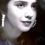Roshni Walia Instagram - I’m reborn in every moment So who knows what I’ll become 🖤 . . . . . #revival #blackandwhite #reel #concept #reelkarofeelkaro #reeitfeelit #selenagomez #roshniwalia #bw #raw 🖤🔚