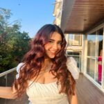 Roshni Walia Instagram - Couple of days have been hard for some of us And if you are like me I’m sure you’re questioning everything around you… But with time everything gets better so please believe in yourself and love yourself UNCONDITIONALLY ❤️ live the moment, enjoy the present, and don’t stress yourself with bad experiences of life or future insecurities. Spread love and kindness Little goes a long way! I love you all so much ❤️🤍🥹🔚 Love
