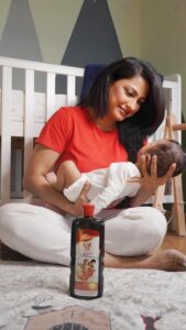 Rucha Hasabnis Instagram - A mother always wants the best for her baby and I trust Dabur Lal Tail for Ronit’s daily nourishment, health and #GrowthWaliMassage. 
Dabur Lal Tail is not only giving my baby 2X faster growth but is also responsible for my 2 times larger smile. 

Aap bhi apnaiye #GrowthWaliMassage with Dabur Lal Tail aur apne baccho ko khelta aur badhta dekhiye.

#Dabur #Daburindia #2xgrowth #DaburLalTail #BabyMassageOil #MassageOil #indiasno1ayurvedicbabymassageoil #2XFasterPhysicalGrowth #growthwalimassage #ad
.
.
@daburlaltail