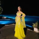 Rukshar Dhillon Instagram - Got my post wedding buffet glow on🥰 @shefalideora_ @kiyohra @the_chandi_studio