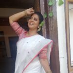 Rupa Sri Instagram - Thank you @ashas_womens_collection for this wonderful saree 😘😘i am really happy with this outfit and thankyou @indu_ig for the suitable blouse for this saree And do check : @indu_ig @ashas_womens_collection For many collections.... 😄😄😄🥰🥰🥰