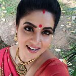 Rupa Sri Instagram - Thank you @sesha_craft_creations ❤❤ I really loved this wonderful neckset and earings🥰😘🥰😘🥰😘