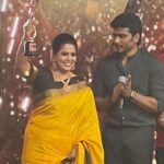 Rupa Sri Instagram - Hello All, I won “The Best Mother” category for BarathiKannamma of the year 2023 in 8th Vijay Television Awards!❤️Without all the love and support from all you it couldn’t be possible! Thank You @praveen.bennett & @vijaytelevision @globalvillagers producer @Venkatesh Sir @kriskuty @balachandran_ratnavel @pradeepmilroy for this incredible honor! I’m so so grateful ♥️🥰 I Love Y’all♥️😘 #barathikannamma #soundarya #rupasree