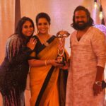Rupa Sri Instagram - Hello All, I won “The Best Mother” category for BarathiKannamma of the year 2023 in 8th Vijay Television Awards!❤️Without all the love and support from all you it couldn’t be possible! Thank You @praveen.bennett & @vijaytelevision @globalvillagers producer @Venkatesh Sir @kriskuty @balachandran_ratnavel @pradeepmilroy for this incredible honor! I’m so so grateful ♥️🥰 I Love Y’all♥️😘 #barathikannamma #soundarya #rupasree