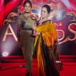 Rupa Sri Instagram - Hello All, I won “The Best Mother” category for BarathiKannamma of the year 2023 in 8th Vijay Television Awards!❤️Without all the love and support from all you it couldn’t be possible! Thank You @praveen.bennett & @vijaytelevision @globalvillagers producer @Venkatesh Sir @kriskuty @balachandran_ratnavel @pradeepmilroy for this incredible honor! I’m so so grateful ♥️🥰 I Love Y’all♥️😘 #barathikannamma #soundarya #rupasree