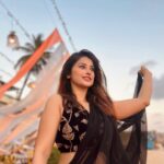 Saba Khan Instagram - Suraj hua Madham ☀️ . . . #sabakhan #beauty #love #sunset #bliss