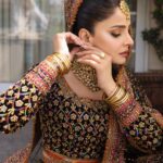 Saba Qamar Zaman Instagram - I am ‘That Girl’. 💥 💄 @lafioreisb 📸 @shahbazshaziofficial