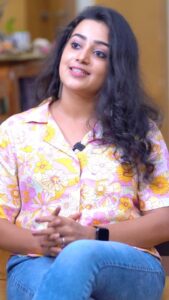 Samskruthy Shenoy Instagram - എന്റെ ഭർത്താവിന് ക്യാമറയോട് അത്ര വലിയ താല്പര്യമില്ല 😮