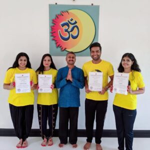 Samyuktha Varma Instagram - Atha yoga anushaasanam🙏🏻#certified🙏🏻hatha yoga kendra#praveen sir