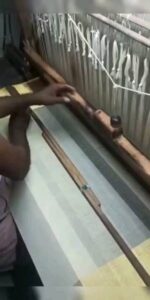 Samyuktha Varma Instagram - I  want to thank the weaver's dedicated hardwork🙏who weaved this beautiful mundsari in a very short notice.Thanku Sandhya, a wonderful girl who left her career making 'swarna noolil neithedutha swapnangal'.I genuinely support all weavers🙏I also request all malayalis to buy and wear our traditional attire atleast once in a month🙏🙏@saanshi_handloom_kuthambully