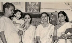 Samyuktha Varma Instagram - 🌾The days 🌾where we lived🌻 our lives🌼in warm yellows.. 🌻🌼🌾💛.. Appupan,ammuma,amma thathathi(cheriyamma)💛