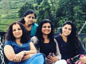 Samyuktha Varma Instagram - 🧿When i count my blessings i count this too🧿 So lucky to be part of this family My brothers,my sisters & my babies.🧿We missed rajuchetan👓, minnuedathy🎨 vigu📿,vami🩰,arun🏏, pavi💍, nitara🧸, monu🎧