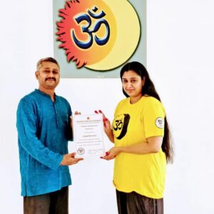Samyuktha Varma Instagram - Atha yoga anushaasanam🙏🏻#certified🙏🏻hatha yoga kendra#praveen sir