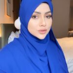 Sana Khan Instagram - Struggle is for real so keep working on urself and In Sha Allah one day we will all achieve our goals. The search for Allah swt is the the most beautiful search n once u find him u have found the true meaning of life💙 Abaya @hayabysanakhan New launch #sanakhan #anassaiyad #alhamdulillah #england #manchester