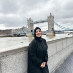 Sana Khan Instagram - Being Muslim is for all Day, Not just five times a day. Alhamdullilah for every blessing coz it Allah who can do anything and everything. May Allah keep us steadfast on our Deen🤲🏻 #sanakhan #anassaiyad #alhamdulillah #london #londonbridge Tower Bridge