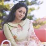 Sanam Shetty Instagram - Sweet pain of love 💕 . . . Lovely ivory organza saree by @6yarddrape Styling @shyn_fascino Videography @adam_kae MUH @sujitha_makeup_artist Draping @the_thish Venue @the_french_town #sareestories #pastellove #organza #midweekstyle #sanam #sanamshetty