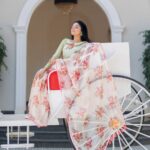 Sanam Shetty Instagram - All things pure 💕 . . Purely serene Ivory organza saree by @6yarddrape Styling @shyn_fascino Photography @adam_kae MUH @sujitha_makeup_artist Draping @the_thish Venue @the_french_town #atouchofbliss #organzasarees #vintagefare #sanam #sanamshetty