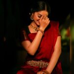 Sanam Shetty Instagram - When you smile for no reason..you know the reason is ....♥️ . . . Pattu pavadai by @ivalinmabia Temple jewellery by @vilvajewels Photography @__thirdeyeweddings__ Edit @thejan__ Concept @samissiah Venue @darzaluxuryresorts Makeup @diyamakeover_ Hair @madhuzartistry Logistics @joemichael.official @reshma.srijay @gideonmediaevents #lovemonth #reasonforred #festiveshoot #pattupavadai #sanam #sanamshetty