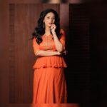 Sanam Shetty Instagram - Some tang and sweet to beat the summer heat 🧡 . . . Tangerine peplum set by @vibhafashionhouse Photography @shots_by_ad MUH @makeupbyjenitabhaskar #tangytuesday #trending #shadesoforange #indowestern #peplum #sanam #sanamshetty