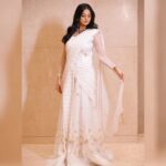 Sanam Shetty Instagram - One of the most beautiful gowns I've worn 🤍🤍🤍🤍 . . Custom made design by @shyn_fascino Outfit @fascinodresses_by_shyn Photography @@phototodayofficial MUH @vaishuzmakeover Venue @radissonblucbe #indowesternwear #eventstyling #itswhite #whitebridals #sanam #sanamshetty #tgif