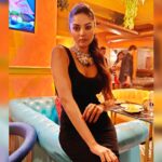 Sanam Shetty Instagram - Party or in life..know when to leave! 🖤 🖤 Pc @vivid_impressions__ Crystal choker - gift from my friend @harinesuress . Thanks sweety 🤗 #goodnight #wildwednesday #lbd #nightouts #partystyling