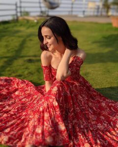 Sanaya Irani Instagram - Feeling INC(RED)IBLE. 😄😄