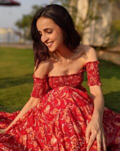 Sanaya Irani Instagram - Feeling INC(RED)IBLE. 😄😄