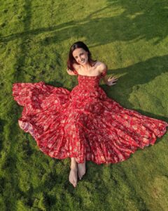 Sanaya Irani Instagram - Feeling INC(RED)IBLE. 😄😄