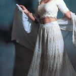 Sanchita Shetty Instagram - Beauty is illumination of your Soul ❤️ ‘Stay tuned for the divine pictures🫣 Photography captured by : @tales_by_a 📸📸 Beautiful lehanga from : @naziasyed @naziasyedofficial Makeup-hairstyle : @makeup_by_jayanthi #peace #joy #love #sanchita #sanchitashetty #spreadlovepositivity ❤️