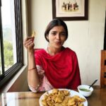Sanchita Shetty Instagram - Eating mode 😳😆😝😍😋 #candidphotography #candid #eat #eathealthy #eathealthyfood #nojunkfood #respect #lovefood #sanchita #sanchitashetty #spreadlovepositivity ❤️