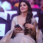 Sanchita Shetty Instagram - Candid moments ❤️ Event : @siimawards Photography : @pradeepmachar Costume : @reshmakunhi Makeup & Hair style : @poojaamarr_official #siima #siimaawards #siima2022 #siimainbengaluru #sanchita #sanchitashetty #spreadlovepositivity ❤️