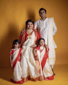 Sandra Thomas Instagram - It’s our birthday as parents to this beautiful angels 😇 

📷: @pournami_mukesh_photography 
Outfit : @meenumjoseph 
Stylist : @joe_elize_joy 
Curator: @nivethithasanjay 
Assisted by : @sanliya_sabu 
Makeup : @zara___makeover 
Blouse stitched by : @edesignsbythasneem 

#birthdaytheme #traditionalwear #bengali #thankakolusu #supernaturalfamily #family #influencer #filmproducer #toddlerlife #twins #girls #lifeline #youtubers #grandchildren #daughters #lovequotes