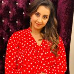Sanjjanaa Instagram – It’s reflects on your face when you have been through every thing in your life and have battled it all , But finally you are contended & Happy .. 

we live life for a very short span challenge stour sorrows & count your blessings 

👗 @momzjoy @princealarik 
Make up & hair by @ashahairandmakeup 
Styling & Shoot coordinated by miss Rashmi @iyra_designstudio . 
Cosmetic products by @official_dermacol_india 
Accessories by @rubans.in 

#sanjjanaa  #sanjanagalrani #alarikpasha #sanjana #sanjjanaagalrani #huggies #pampers #indianactress #princealarik #indianmom #indiankids #indiankidswear #actressmomhustle Bangalore, India