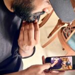 Santhanam Instagram - Oru photo poda evloooo…yosika vendiyatha iruku 🤔