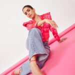 Sanya Malhotra Instagram - 💞💓🌸💝🌷🎀👛💗💖 Padmasan Vajrasana Shavasana Iykyk 🧘🏽‍♀️ 📸 @mohitvaru 💄 @natasha_mathias_ 👗 @spacemuffin27