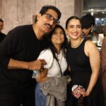 Sanya Malhotra Instagram - Last night was filled with laughter and smiles post the cast and crew screening of our film Kathal. Now our very special film will be yours in just a day 🥰💖 Directed by @yashowardhanm Produced by @shobha9168 @ektarkapoor @guneetmonga @achinjain20 Written by @ashokmishraa40 @yashowardhanm @anantvjoshi @vijayraazofficial @rajpalofficial @imsarafneha @govindpandey07 @guchahurpal @buntyshash raghubir_y Creative Producer: @ruchikaakapoor DOP: @harshviro Editor: @prernasaigal Music: @ramsampathofficial Costume Design: @eshtylist Casting: @ghantaghartalkies @castingbay Associate Producer: @mann012 Sound Design: @anthoruban Re Recording Mixer: @boloydoloi Rahul Production Design: @pronitapal @naiditasingh Makeup Design: @yazminrodgerz Action Director: @khatib2279 Colourist: @sidmeer @bridgepostworks @unfathomable_11 amit.asaxena @wake_up_hittu @ketannmehta @raunaqbajaj @mishraapoorv @ritviqj @mihika_munjal @sambhav6084 @miss_ap_says @i.am.arjunsetia @kritarthsethi @priyanka_kaur_gill @gaurav.utreja @priyagini @sakshi.saxena2 @kushal_17 @tarang_gaike @yogeshmeghwal_ @Gagandeep1178 @Nirali.n @Iqbalansari3185 @cine_wrap @shrutikarokade @shreyabisen @natasha_mathias_ @sanayadotiwala @anjarlekargeetesh @rimac_the_mua @umasejwal @sejwal_tarun @harishisolanki52 @constrooe_art @sandeepkumarp6313 @kanupriya9 @kaukokaipuu.jouska @syed_syhaan_qyrashi @maniarjjun @nil_patil_1906 @niveeee @mourya_ashok007 @samrat.saha11 @noise.reaction_lakra @keshavwaghe @gulkand @prasaadkadam @kadakpaav @truebluedesignco @sikhya @balajimotionpictures @netflix_in #Kathal #KathalOnNetflix #SanyaMalhotra #SikhyaEntertainment #BalajiMotionPictures #Netflix #NetflixOriginal 📸 @sohail_joshi