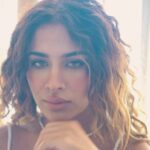 Sara Gurpal Instagram - #Sarakehndi It’s my 5th day or #75hardchallenge !! . . . Make up : @atulchauhanmakeovers Hair ; @harryforhair 📸 : @cinematic.dmn