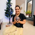 Sarayu Mohan Instagram - കുടുക്ക പൊട്ടിച്ചാണേലും കൊട് കൈ 2023ന് 😂 അപ്പോ happy new year❤️ Heera Waters