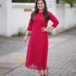 Sarayu Mohan Instagram - Going bright today Ranipink A line frock from @lepapillonkochi5 ♥️ Click @_story_telle__r Hugs @meeramax_makeupartist_