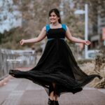 Sarayu Mohan Instagram - @shutter__magic_photography @sarayu_mohan 🖤💙✨ @meeramax_makeupartist_ @tvisha_designz . . . #sarayumohan #actress #photoshoot #2023 #sarayu #malayalam #malayalamfilmindustry #amma #trending #kochidiaries #kochigram #latestfashion #sarayú #sarayumohan😍 #sarayumohancelebrityshoot #kochimetro #kochi #black #fashionstyle #shuttermagicphotography