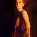Sauraseni Maitra Instagram - Gold Dust 💫✨ #outtakes #bts All my love to the #glamsquad Photographed by @saswata_raha Makeup and hair by @sahababusona Styled by @stylebysumit Wardrobe by @rangoliindia @youveindia Thank you @nikhiljainoffcl Accessories by @houseofshikha