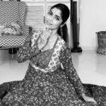 Sayantani Ghosh Instagram - ❤️Dance is love .. Dance is joy.. Dance is expression of Life ... #happyinternationaldanceday ❤️ Sung by the awesome @jonitamusic . #dance #dancereels #dancegram #love #lovedancing #lovedance #dancelife #dancelove #dancelover #joy #life #love #expression #piyatose #desigirl #sayantanighosh