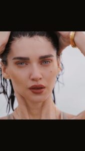 Scarlett Mellish Wilson Instagram - Sanding all my love 🏝️..
@itcgrandgoa 

Thanks @alumiermduk for making me skin care ready ! 

🎥 @corygoldbergphotography 

#creating #contentcreator #model
