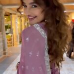 Seerat Kapoor Instagram - Well actually, Only Love 😉💜 @siimawards 🏆 Saree & Clutch: @bhumikagrover Jewellery: @divinuscreations Stylist: @baldankita 📸 @artistrybuzz_