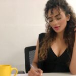 Seerat Kapoor Instagram - 📝🎶