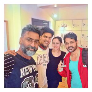 Shaam Instagram - WITH THE MAN HIMSELF
GUNA MASTERRR 😍😍😍😍

#Dance
#arya off 
# Sayyeshaa 
#cardio
#gunafdc