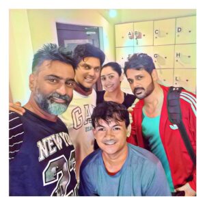 Shaam Instagram - WITH THE MAN HIMSELF
GUNA MASTERRR 😍😍😍😍

#Dance
#arya off 
# Sayyeshaa 
#cardio
#gunafdc