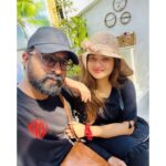 Shafna Instagram - Our heart soul and mind speak the same language!!!! TRAVEL!!! 🤩👽 #travel #youandme #traveltogether #wedowhatwelove #goa #goanstories #secondhome #happydaysatgoa #livingitoutthere #♥️ #👽